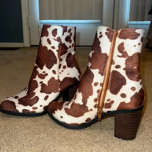 Stay Trendy Booties in Brown (cow hide ) - Picture 1 of 8